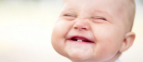 Первые зубки - как помочь малышу?